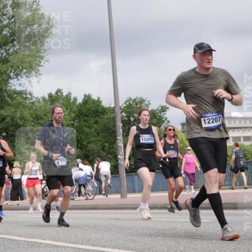 29.06.2025 - hella hamburg halbmarathon Luisa Fischer http://msf.ph/oto/8444419 29.06.2025 10:26:27 Kennedybrücke 9301, 11440, 4728, 4793, 17299, 12207, 1029, 1187, 1362, 1853, 3013, 3029, 4728, 4793, 8687, 8688, 9133, 9301, 9512, 9913 meine-sportfotos.de