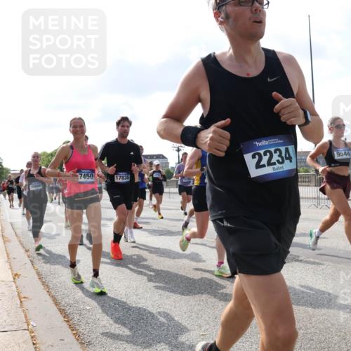 29.06.2025 - hella hamburg halbmarathon Lena Gebhardt http://msf.ph/oto/8444426 29.06.2025 09:53:15 Lombardsbrücke 7450, 17835, 14794, 16666, 2234, 9544, 1012, 1070, 1163, 1176, 1391, 1466, 1558, 1735, 1750, 1759, 1782, 2048, 2213, 2233, 2234, 2365, 2402, 2590, 2623, 2788, 2970, 3021, 3098, 3146, 3304, 3907, 3917, 3928, 4080, 4091, 4277, 4310, 4553, 4691, 4933, 4981, 4997, 5022, 5132, 5460, 5476, 5623, 5624, 5682, 5692, 6081, 6152, 6203, 6282, 6375, 6460, 6712, 6716, 7005, 7093, 7147, 7204, 7322, 7325, 7450, 7599, 7765, 8063, 8145, 8467, 8664, 9126, 13009 meine-sportfotos.de