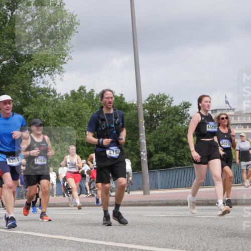 29.06.2025 - hella hamburg halbmarathon Luisa Fischer http://msf.ph/oto/8444432 29.06.2025 10:26:27 Kennedybrücke 13820, 8688, 9301, 11440, 4728, 4793, 17299, 3029, 1029, 1187, 1362, 1853, 3013, 3029, 4728, 4793, 8687, 8688, 9133, 9301, 9512, 9913 meine-sportfotos.de