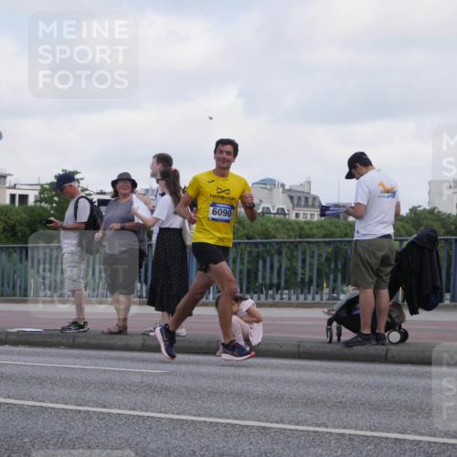 29.06.2025 - hella hamburg halbmarathon Luisa Fischer http://msf.ph/oto/8444433 29.06.2025 09:45:40 Kennedybrücke 6090, 2075, 6090 meine-sportfotos.de