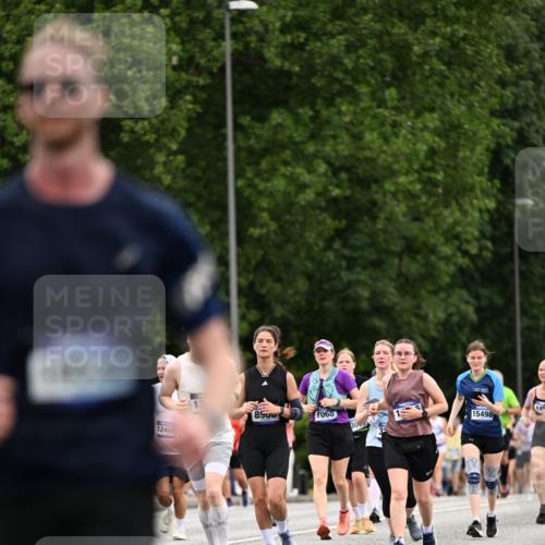 29.06.2025 - hella hamburg halbmarathon Dr. Thomas Lammeyer http://msf.ph/oto/8444440 29.06.2025 10:57:54 Kennedybrücke 1753, 1900, 2291, 2528, 2701, 3226, 4591, 5562, 6041, 6044, 6913, 7068, 7611, 7876, 7890, 8212, 8414, 8515, 8906, 9103, 9545, 9685, 10175, 11268 meine-sportfotos.de