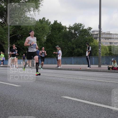 29.06.2025 - hella hamburg halbmarathon Luisa Fischer http://msf.ph/oto/8444454 29.06.2025 09:45:43 Kennedybrücke 18693, 2075, 2180, 2203, 6090 meine-sportfotos.de