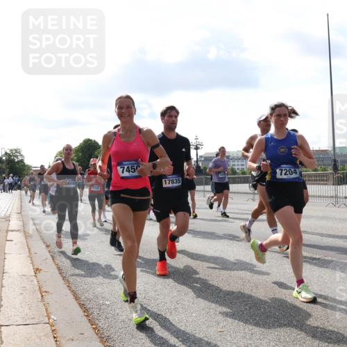 29.06.2025 - hella hamburg halbmarathon Lena Gebhardt http://msf.ph/oto/8444459 29.06.2025 09:53:15 Lombardsbrücke 9305, 7452, 17835, 7204, 1012, 1070, 1163, 1176, 1391, 1466, 1558, 1735, 1750, 1759, 1782, 2048, 2213, 2233, 2234, 2365, 2402, 2590, 2623, 2788, 2970, 3021, 3098, 3146, 3304, 3907, 3917, 3928, 4080, 4091, 4277, 4310, 4553, 4691, 4933, 4981, 4997, 5022, 5132, 5460, 5476, 5623, 5624, 5682, 5692, 6081, 6152, 6203, 6282, 6375, 6460, 6712, 6716, 7005, 7093, 7147, 7204, 7322, 7325, 7450, 7599, 7765, 8063, 8145, 8467, 8664, 9126, 13009 meine-sportfotos.de