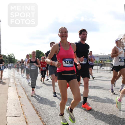 29.06.2025 - hella hamburg halbmarathon Lena Gebhardt http://msf.ph/oto/8444482 29.06.2025 09:53:15 Lombardsbrücke 16666, 9305, 7450, 7835, 9534, 7209, 1012, 1070, 1163, 1176, 1391, 1466, 1558, 1735, 1750, 1759, 1782, 2048, 2213, 2233, 2234, 2365, 2402, 2590, 2623, 2788, 2970, 3021, 3098, 3146, 3304, 3907, 3917, 3928, 4080, 4091, 4277, 4310, 4553, 4691, 4933, 4981, 4997, 5022, 5132, 5460, 5476, 5623, 5624, 5682, 5692, 6081, 6152, 6203, 6282, 6375, 6460, 6712, 6716, 7005, 7093, 7147, 7204, 7322, 7325, 7450, 7599, 7765, 8063, 8145, 8467, 8664, 9126, 13009 meine-sportfotos.de