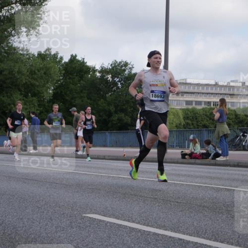 29.06.2025 - hella hamburg halbmarathon Luisa Fischer http://msf.ph/oto/8444488 29.06.2025 09:45:44 Kennedybrücke 15023, 17893, 2075, 50, 18693, 2075, 2180, 2203, 6090, 8318, 8376 meine-sportfotos.de