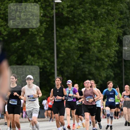 29.06.2025 - hella hamburg halbmarathon Dr. Thomas Lammeyer http://msf.ph/oto/8444526 29.06.2025 10:57:55 Kennedybrücke 1753, 1900, 2291, 2528, 2701, 3226, 4591, 5562, 5857, 6041, 6044, 6913, 7068, 7611, 7876, 7890, 8212, 8414, 8515, 8906, 9103, 9545, 9685, 10175, 11268 meine-sportfotos.de