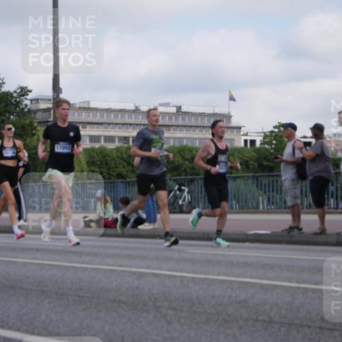 29.06.2025 - hella hamburg halbmarathon Luisa Fischer http://msf.ph/oto/8444571 29.06.2025 09:45:47 Kennedybrücke 17893, 2075, 2180, 2203, 8318, 8376, 9804 meine-sportfotos.de