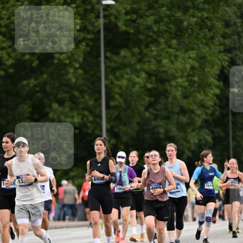 29.06.2025 - hella hamburg halbmarathon Dr. Thomas Lammeyer http://msf.ph/oto/8444577 29.06.2025 10:57:55 Kennedybrücke 1753, 1900, 2291, 2528, 2701, 3226, 4591, 5562, 5857, 6041, 6044, 6913, 7068, 7611, 7876, 7890, 8212, 8414, 8515, 8906, 9103, 9545, 9685, 10175, 11268 meine-sportfotos.de
