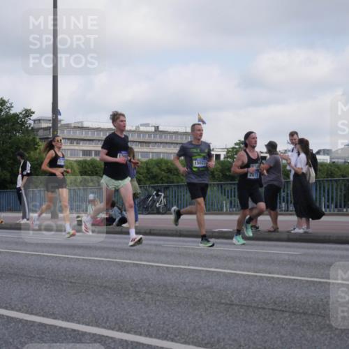 29.06.2025 - hella hamburg halbmarathon Luisa Fischer http://msf.ph/oto/8444578 29.06.2025 09:45:47 Kennedybrücke 1513, 15023, 2075, 2075, 2180, 2203, 8318, 8376, 9804 meine-sportfotos.de