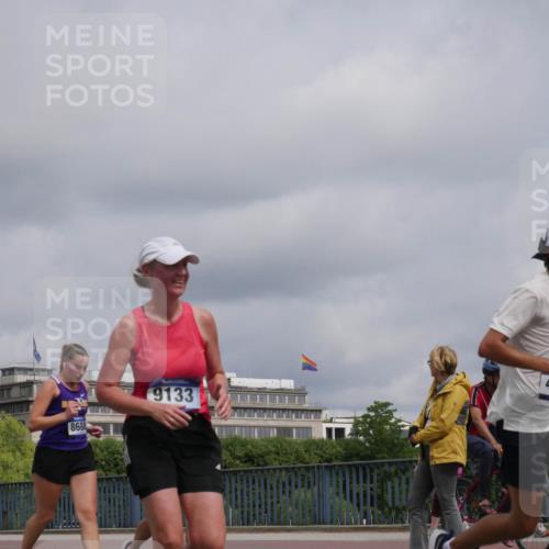 29.06.2025 - hella hamburg halbmarathon Luisa Fischer http://msf.ph/oto/8444582 29.06.2025 10:26:34 Kennedybrücke 145, 8688, 9133, 4990, 1187, 1362, 2925, 3013, 4728, 5343, 8687, 8688, 9133, 9913 meine-sportfotos.de
