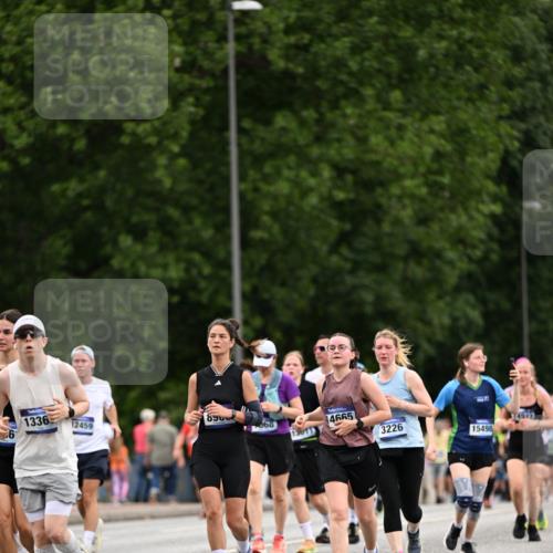 29.06.2025 - hella hamburg halbmarathon Dr. Thomas Lammeyer http://msf.ph/oto/8444588 29.06.2025 10:57:56 Kennedybrücke 1753, 1900, 2291, 2528, 2701, 3226, 4591, 5562, 5857, 6041, 6044, 6913, 7068, 7611, 7876, 7890, 8212, 8414, 8515, 8906, 9103, 9545, 9685, 10175 meine-sportfotos.de