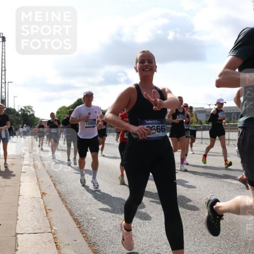 29.06.2025 - hella hamburg halbmarathon Lena Gebhardt http://msf.ph/oto/8444602 29.06.2025 09:53:17 Lombardsbrücke 1558, 15803, 566, 6203, 1479, 12035, 1012, 1070, 1163, 1391, 1466, 1558, 1735, 1750, 1759, 1782, 2048, 2213, 2233, 2234, 2365, 2402, 2590, 2623, 2788, 2970, 3021, 3098, 3146, 3304, 3414, 3907, 3917, 3928, 4091, 4277, 4310, 4553, 4691, 4933, 4981, 4997, 5022, 5132, 5460, 5476, 5623, 5624, 5682, 5692, 6071, 6081, 6152, 6203, 6282, 6375, 6460, 6712, 6716, 6903, 7005, 7093, 7147, 7204, 7322, 7325, 7450, 7599, 7765, 8063, 8145, 8467, 8664, 9126, 13009 meine-sportfotos.de