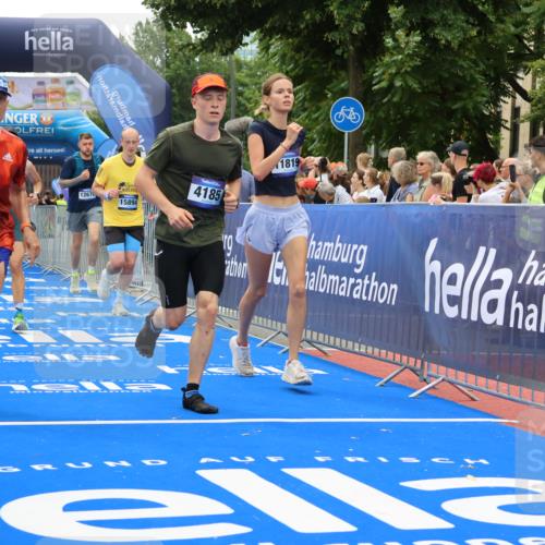 29.06.2025 - hella hamburg halbmarathon Strokosch-Dieckow http://msf.ph/oto/8444606 29.06.2025 10:49:20 Ziel 1342, 1476, 2878, 4183, 4185, 6158, 8112, 9348, 10053, 10189, 11339, 11779, 11819, 12670, 13269, 13450, 14526, 14838, 15422, 15784, 15894, 15966, 16369, 16891, 18476, 18887, 18960 meine-sportfotos.de