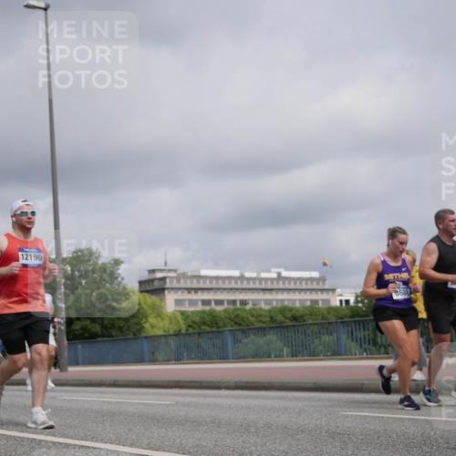 29.06.2025 - hella hamburg halbmarathon Luisa Fischer http://msf.ph/oto/8444613 29.06.2025 10:26:36 Kennedybrücke 12190, 8638, 1362, 2925, 3013, 5343, 8687, 8688, 9133, 9913 meine-sportfotos.de