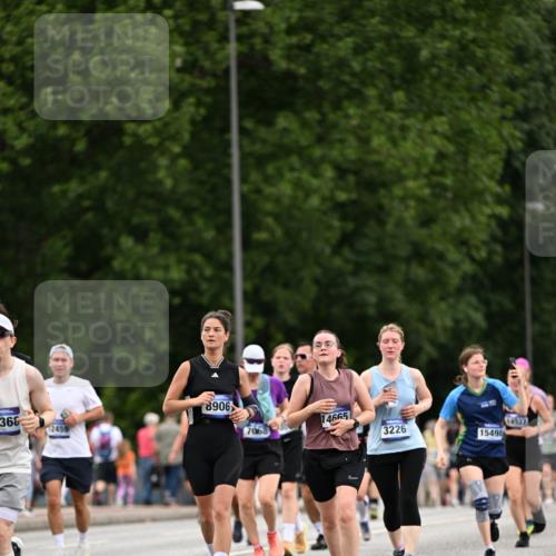 29.06.2025 - hella hamburg halbmarathon Dr. Thomas Lammeyer http://msf.ph/oto/8444614 29.06.2025 10:57:56 Kennedybrücke 1753, 1900, 2291, 2528, 2701, 3226, 4591, 5562, 5857, 6041, 6044, 6913, 7068, 7611, 7876, 7890, 8212, 8414, 8515, 8906, 9103, 9545, 9685, 10175 meine-sportfotos.de