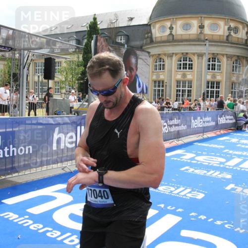29.06.2025 - hella hamburg halbmarathon Michael Strokosch http://msf.ph/oto/8444619 29.06.2025 10:26:35 Ziel 1577, 14728, 17040 meine-sportfotos.de