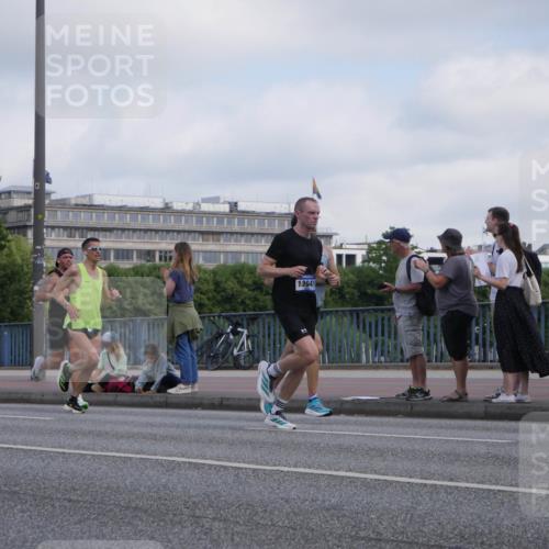 29.06.2025 - hella hamburg halbmarathon Luisa Fischer http://msf.ph/oto/8444633 29.06.2025 09:45:51 Kennedybrücke 13941, 2180, 2203, 2483, 8318, 8376, 9804, 10351 meine-sportfotos.de