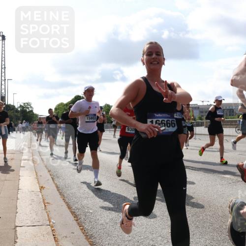 29.06.2025 - hella hamburg halbmarathon Lena Gebhardt http://msf.ph/oto/8444642 29.06.2025 09:53:17 Lombardsbrücke 1558, 15803, 930, 6666, 6203, 590631, 1479, 1012, 1070, 1163, 1391, 1466, 1558, 1735, 1750, 1759, 1782, 2048, 2213, 2233, 2234, 2365, 2402, 2590, 2623, 2788, 2970, 3021, 3098, 3146, 3304, 3414, 3907, 3917, 3928, 4091, 4277, 4310, 4553, 4691, 4933, 4981, 4997, 5022, 5132, 5460, 5476, 5623, 5624, 5682, 5692, 6071, 6081, 6152, 6203, 6282, 6375, 6460, 6712, 6716, 6903, 7005, 7093, 7147, 7204, 7322, 7325, 7450, 7599, 7765, 8063, 8145, 8467, 8664, 9126, 13009 meine-sportfotos.de
