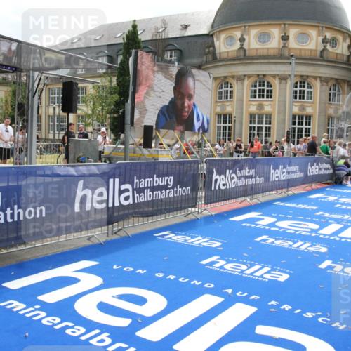 29.06.2025 - hella hamburg halbmarathon Michael Strokosch http://msf.ph/oto/8444644 29.06.2025 10:26:40 Ziel 1577, 9565, 19076 meine-sportfotos.de