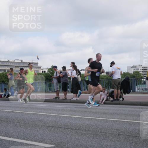 29.06.2025 - hella hamburg halbmarathon Luisa Fischer http://msf.ph/oto/8444660 29.06.2025 09:45:52 Kennedybrücke 1394, 2180, 2203, 2483, 8318, 8376, 9804, 10351 meine-sportfotos.de