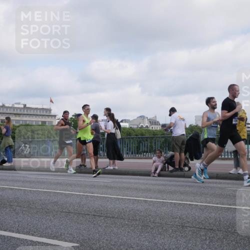 29.06.2025 - hella hamburg halbmarathon Luisa Fischer http://msf.ph/oto/8444671 29.06.2025 09:45:52 Kennedybrücke 1394, 2203, 2180, 2203, 2483, 8318, 8376, 9804, 10351 meine-sportfotos.de