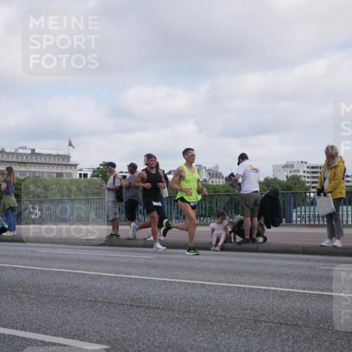 29.06.2025 - hella hamburg halbmarathon Luisa Fischer http://msf.ph/oto/8444684 29.06.2025 09:45:53 Kennedybrücke 2180, 2203, 2483, 8318, 8376, 9804, 10351 meine-sportfotos.de