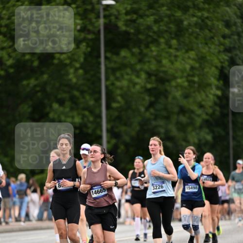 29.06.2025 - hella hamburg halbmarathon Dr. Thomas Lammeyer http://msf.ph/oto/8444727 29.06.2025 10:57:57 Kennedybrücke 1753, 1789, 1900, 2291, 2528, 2701, 3226, 4591, 5562, 5857, 6041, 6044, 6913, 7068, 7611, 7876, 7890, 8212, 8414, 8515, 8906, 9103, 9545, 9685, 10175 meine-sportfotos.de