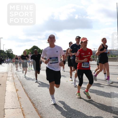 29.06.2025 - hella hamburg halbmarathon Lena Gebhardt http://msf.ph/oto/8444733 29.06.2025 09:53:17 Lombardsbrücke 1558, 15803, 9305, 14798, 5624, 1012, 1070, 1163, 1391, 1466, 1558, 1735, 1750, 1759, 1782, 2048, 2213, 2233, 2234, 2365, 2402, 2590, 2623, 2788, 2970, 3021, 3098, 3146, 3304, 3414, 3907, 3917, 3928, 4091, 4277, 4310, 4553, 4691, 4933, 4981, 4997, 5022, 5132, 5460, 5476, 5623, 5624, 5682, 5692, 6071, 6081, 6152, 6203, 6282, 6375, 6460, 6712, 6716, 6903, 7005, 7093, 7147, 7204, 7322, 7325, 7450, 7599, 7765, 8063, 8145, 8467, 8664, 9126, 13009 meine-sportfotos.de