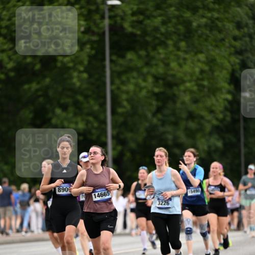 29.06.2025 - hella hamburg halbmarathon Dr. Thomas Lammeyer http://msf.ph/oto/8444735 29.06.2025 10:57:57 Kennedybrücke 1753, 1789, 1900, 2291, 2528, 2701, 3226, 4591, 5562, 5857, 6041, 6044, 6913, 7068, 7611, 7876, 7890, 8212, 8414, 8515, 8906, 9103, 9545, 9685, 10175 meine-sportfotos.de