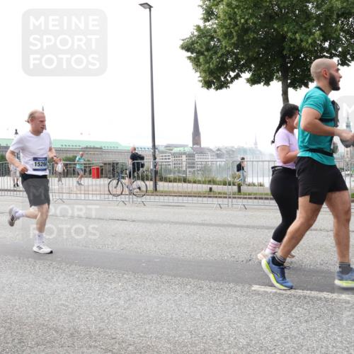 29.06.2025 - hella hamburg halbmarathon Lena Gebhardt http://msf.ph/oto/8444744 29.06.2025 10:29:52 Lombardsbrücke 15266, 1063, 1097, 1547, 1661, 1694, 2302, 2699, 3311, 3524, 3573, 3613, 4349, 4395, 4580, 5063, 5322, 5350, 6285, 6598, 6626, 6725, 7517, 7832, 8388, 8792, 8941, 9095, 9937, 10162, 10322, 10996, 11249, 11269, 11376, 11444, 11634, 12086, 12216, 12227, 12305, 12537, 13031, 13382, 13810, 14304, 15266, 16182, 16306, 16659, 16662, 16735, 16769, 17496, 17529, 17945, 18298, 18299, 18385, 18503 meine-sportfotos.de
