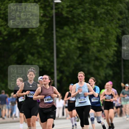 29.06.2025 - hella hamburg halbmarathon Dr. Thomas Lammeyer http://msf.ph/oto/8444747 29.06.2025 10:57:57 Kennedybrücke 1753, 1789, 1900, 2291, 2528, 2701, 3226, 4591, 5562, 5857, 6041, 6044, 6913, 7068, 7611, 7876, 7890, 8212, 8414, 8515, 8906, 9103, 9545, 9685, 10175 meine-sportfotos.de