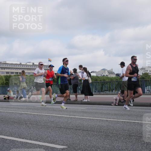 29.06.2025 - hella hamburg halbmarathon Luisa Fischer http://msf.ph/oto/8444752 29.06.2025 09:45:55 Kennedybrücke 18763, 17040, 2180, 2203, 2483, 8318, 8376, 9804, 10351 meine-sportfotos.de