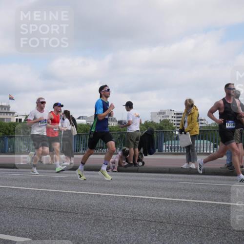 29.06.2025 - hella hamburg halbmarathon Luisa Fischer http://msf.ph/oto/8444761 29.06.2025 09:45:56 Kennedybrücke 2483, 8318, 8376, 9804, 10351 meine-sportfotos.de