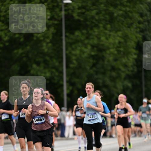 29.06.2025 - hella hamburg halbmarathon Dr. Thomas Lammeyer http://msf.ph/oto/8444778 29.06.2025 10:57:58 Kennedybrücke 1753, 1789, 1900, 2146, 2528, 2701, 3226, 4591, 4626, 5562, 5857, 6041, 6044, 6273, 6913, 7068, 7611, 7876, 7890, 8212, 8414, 8515, 8906, 9103, 9545, 9685, 10175 meine-sportfotos.de