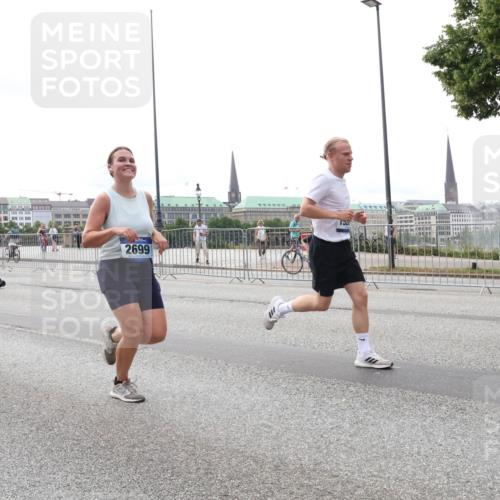 29.06.2025 - hella hamburg halbmarathon Lena Gebhardt http://msf.ph/oto/8444785 29.06.2025 10:29:52 Lombardsbrücke 2699, 1063, 1097, 1547, 1661, 1694, 2302, 2699, 3311, 3524, 3573, 3613, 4349, 4395, 4580, 5063, 5322, 5350, 6285, 6598, 6626, 6725, 7517, 7832, 8388, 8792, 8941, 9095, 9937, 10162, 10322, 10996, 11249, 11269, 11376, 11444, 11634, 12086, 12216, 12227, 12305, 12537, 13031, 13382, 13810, 14304, 15266, 16182, 16306, 16659, 16662, 16735, 16769, 17496, 17529, 17945, 18298, 18299, 18385, 18503 meine-sportfotos.de