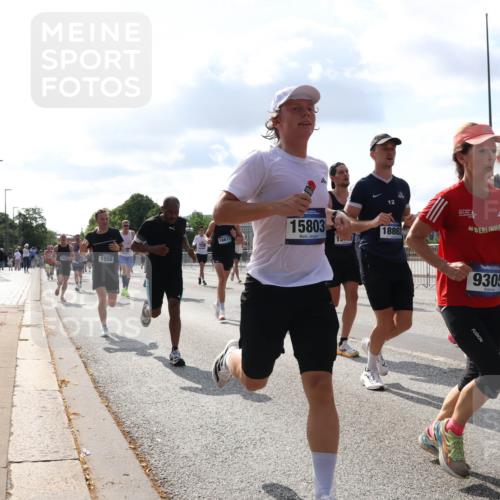 29.06.2025 - hella hamburg halbmarathon Lena Gebhardt http://msf.ph/oto/8444810 29.06.2025 09:53:17 Lombardsbrücke 1558, 16617, 15803, 15, 18862, 1479, 9305, 1012, 1070, 1163, 1391, 1466, 1558, 1735, 1750, 1759, 1782, 2048, 2213, 2233, 2234, 2365, 2402, 2590, 2623, 2788, 2970, 3021, 3098, 3146, 3304, 3414, 3907, 3917, 3928, 4091, 4277, 4310, 4553, 4691, 4933, 4981, 4997, 5022, 5132, 5460, 5476, 5623, 5624, 5682, 5692, 6071, 6081, 6152, 6203, 6282, 6375, 6460, 6712, 6716, 6903, 7005, 7093, 7147, 7204, 7322, 7325, 7450, 7599, 7765, 8063, 8145, 8467, 8664, 9126, 13009 meine-sportfotos.de