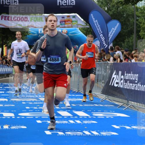 29.06.2025 - hella hamburg halbmarathon Strokosch-Dieckow http://msf.ph/oto/8444818 29.06.2025 10:39:41 Ziel 1358, 1975, 4398, 4888, 11284, 11806, 13190, 14077, 14204, 15094, 15435, 15744, 16580, 16761, 17005, 17215, 17360, 17425, 17792, 18013, 18154, 18803 meine-sportfotos.de