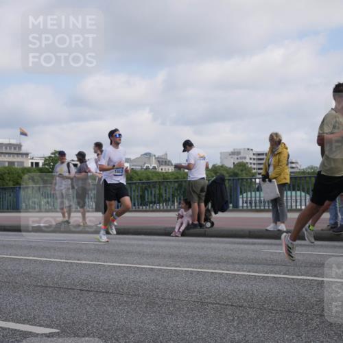 29.06.2025 - hella hamburg halbmarathon Luisa Fischer http://msf.ph/oto/8444820 29.06.2025 09:45:59 Kennedybrücke 18831, 248, 2483, 3379, 9804, 10351 meine-sportfotos.de