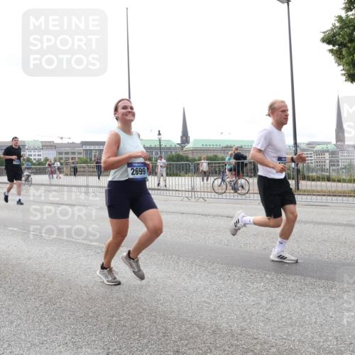 29.06.2025 - hella hamburg halbmarathon Lena Gebhardt http://msf.ph/oto/8444823 29.06.2025 10:29:53 Lombardsbrücke 88, 17945, 2699, 1063, 1097, 1547, 1661, 1694, 2302, 2699, 3311, 3524, 3573, 3613, 4349, 4395, 4580, 5063, 5322, 5350, 6285, 6598, 6626, 6725, 7517, 7832, 8388, 8792, 8941, 9095, 9937, 10162, 10322, 10996, 11249, 11269, 11376, 11444, 11634, 12086, 12216, 12227, 12305, 12537, 13031, 13382, 13810, 14304, 15266, 16182, 16306, 16659, 16662, 16735, 16769, 17496, 17529, 17945, 18298, 18299, 18385, 18503 meine-sportfotos.de