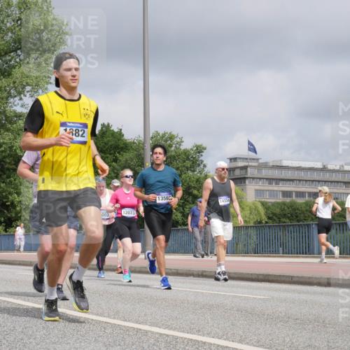 29.06.2025 - hella hamburg halbmarathon Luisa Fischer http://msf.ph/oto/8444825 29.06.2025 10:26:49 Kennedybrücke 818, 1382, 7820, 003, 12073, 13560, 14334, 1003, 1048, 1382, 2125, 3457, 7820, 8181, 8716, 9877 meine-sportfotos.de