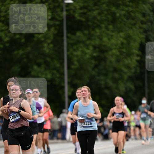 29.06.2025 - hella hamburg halbmarathon Dr. Thomas Lammeyer http://msf.ph/oto/8444827 29.06.2025 10:57:58 Kennedybrücke 1753, 1789, 1900, 2146, 2528, 2701, 3226, 4591, 4626, 5562, 5857, 6041, 6044, 6273, 6913, 7068, 7611, 7876, 7890, 8212, 8414, 8515, 8906, 9103, 9545, 9685, 10175 meine-sportfotos.de