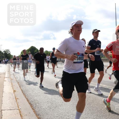 29.06.2025 - hella hamburg halbmarathon Lena Gebhardt http://msf.ph/oto/8444829 29.06.2025 09:53:18 Lombardsbrücke 1558, 1661, 12, 5803, 18862, 9305, 1012, 1391, 1466, 1558, 1735, 1750, 1759, 1782, 2048, 2213, 2233, 2234, 2365, 2402, 2590, 2623, 2788, 2970, 3021, 3098, 3146, 3304, 3414, 3907, 3917, 3928, 4091, 4277, 4310, 4553, 4691, 4933, 4981, 4997, 5022, 5132, 5460, 5476, 5623, 5624, 5682, 5692, 6071, 6081, 6152, 6203, 6282, 6375, 6460, 6712, 6716, 6903, 7005, 7093, 7147, 7204, 7322, 7325, 7450, 7599, 7765, 8063, 8145, 8467, 8664, 9126, 9965, 13009 meine-sportfotos.de