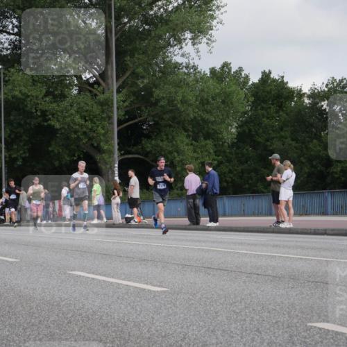29.06.2025 - hella hamburg halbmarathon Luisa Fischer http://msf.ph/oto/8444832 29.06.2025 09:46:04 Kennedybrücke 3189, 3379, 1953, 3189, 3379 meine-sportfotos.de