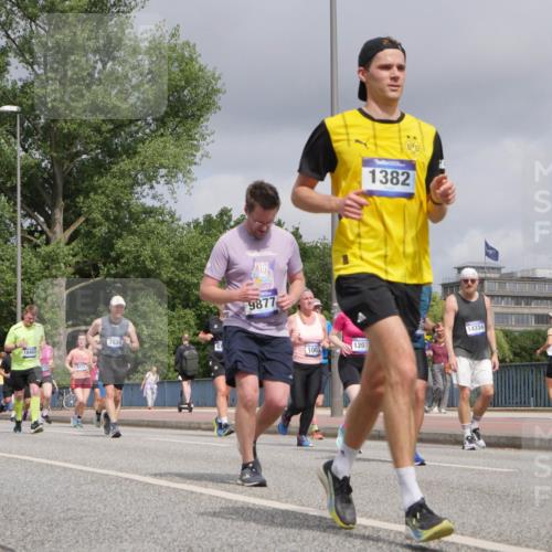 29.06.2025 - hella hamburg halbmarathon Luisa Fischer http://msf.ph/oto/8444833 29.06.2025 10:26:50 Kennedybrücke 18818, 18402, 8181, 7820, 9877, 1003, 1382, 14334, 1207, 1003, 1048, 1382, 2125, 3457, 7029, 7820, 8181, 8716, 9877 meine-sportfotos.de