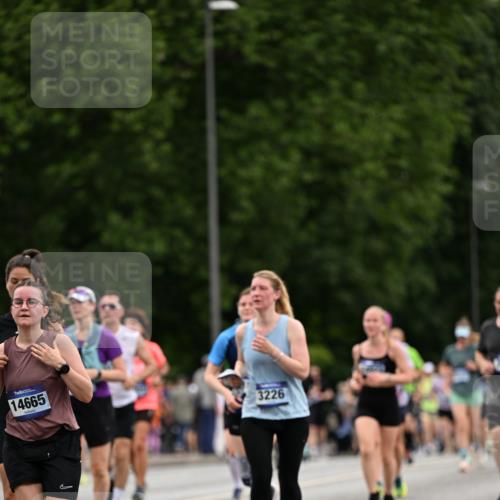 29.06.2025 - hella hamburg halbmarathon Dr. Thomas Lammeyer http://msf.ph/oto/8444842 29.06.2025 10:57:58 Kennedybrücke 1753, 1789, 1900, 2146, 2528, 2701, 3226, 4591, 4626, 5562, 5857, 6041, 6044, 6273, 6913, 7068, 7611, 7876, 7890, 8212, 8414, 8515, 8906, 9103, 9545, 9685, 10175 meine-sportfotos.de