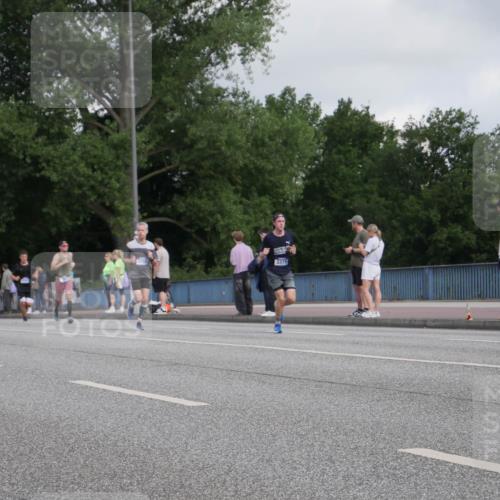 29.06.2025 - hella hamburg halbmarathon Luisa Fischer http://msf.ph/oto/8444865 29.06.2025 09:46:05 Kennedybrücke 3379, 1953, 3189, 3379 meine-sportfotos.de