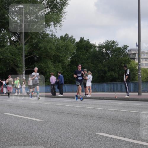 29.06.2025 - hella hamburg halbmarathon Luisa Fischer http://msf.ph/oto/8444874 29.06.2025 09:46:06 Kennedybrücke 1953, 3189, 3379, 1953, 3189, 3379 meine-sportfotos.de