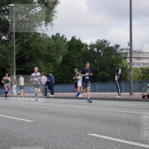 29.06.2025 - hella hamburg halbmarathon Luisa Fischer http://msf.ph/oto/8444892 29.06.2025 09:46:06 Kennedybrücke 3189, 3379, 1953, 3189, 3379 meine-sportfotos.de