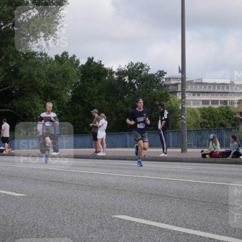 29.06.2025 - hella hamburg halbmarathon Luisa Fischer http://msf.ph/oto/8444910 29.06.2025 09:46:06 Kennedybrücke 13383, 1953, 3189, 3379, 1953, 3189, 3379 meine-sportfotos.de