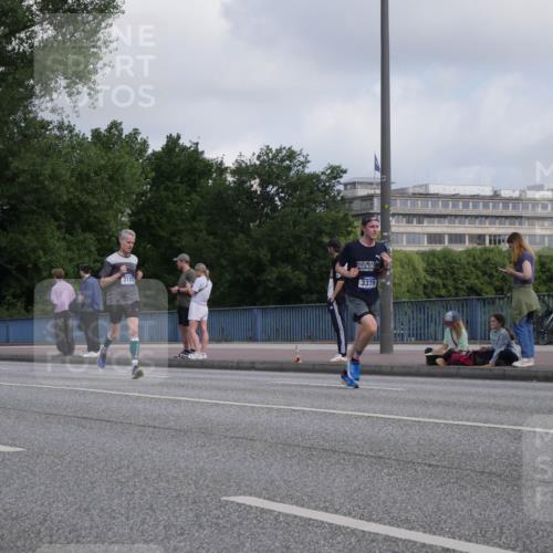29.06.2025 - hella hamburg halbmarathon Luisa Fischer http://msf.ph/oto/8444926 29.06.2025 09:46:07 Kennedybrücke 1953, 3189, 3379, 1953, 3189, 3379 meine-sportfotos.de